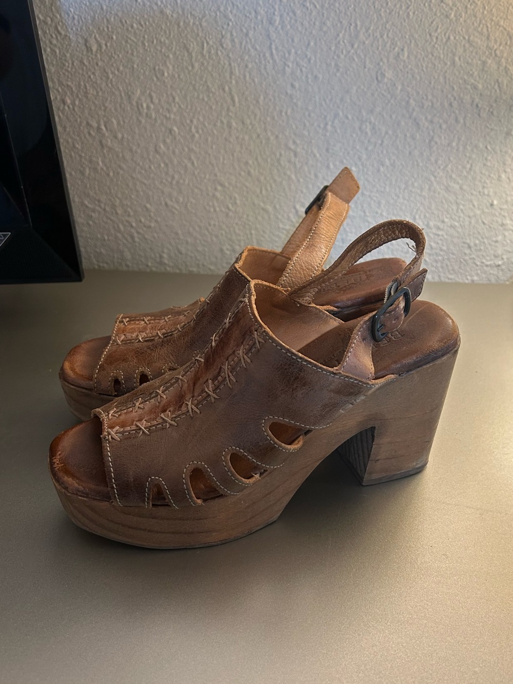 FREE PEOPLE BED STU TESSA CLOGS in 
Tan Kustic